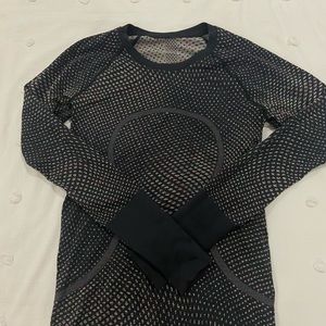 SIZE 6 LULULEMON LONG SLEEVE TOP